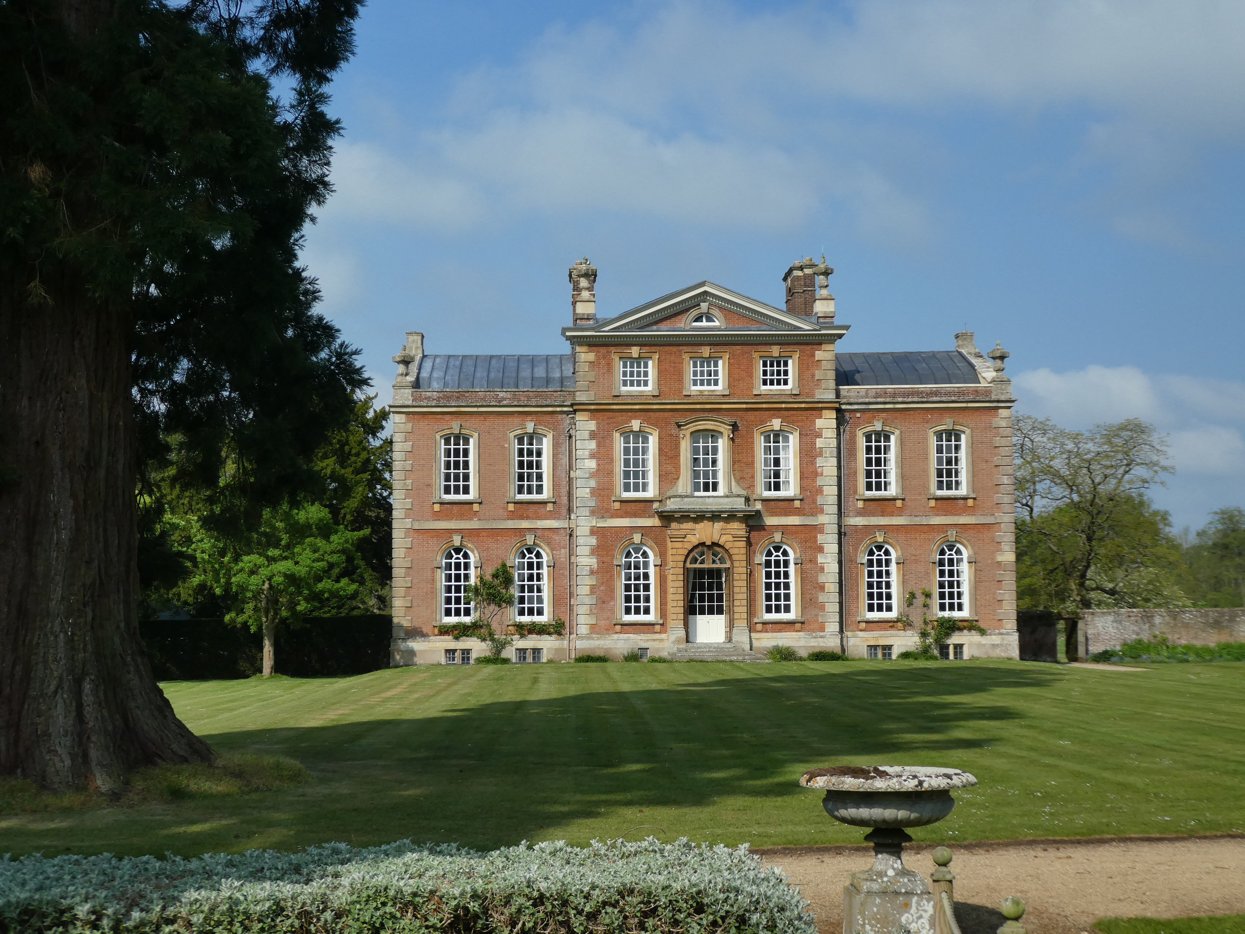 Kingston Bagpuize House - East Front.jpg