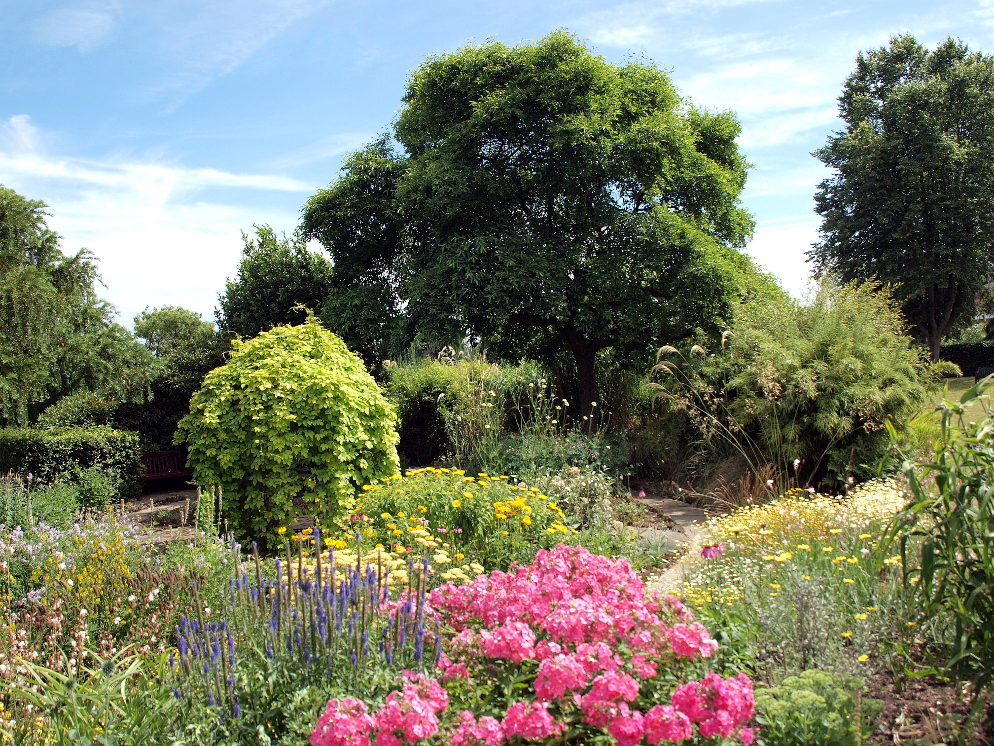 gardenpanoramaSG2011.JPG