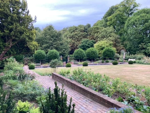 bledlow-manor-gardens-14.jpg